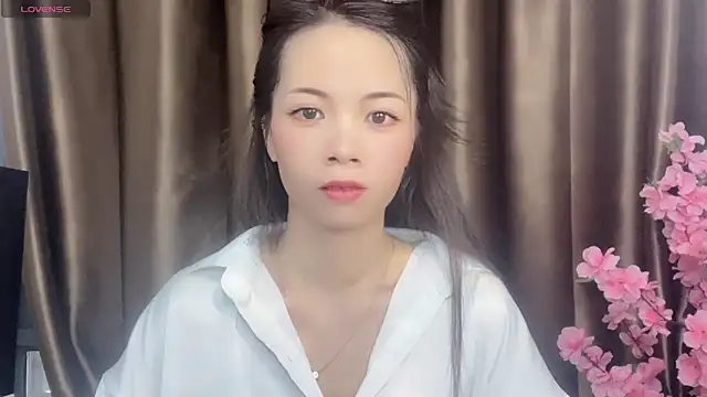 Snapshot of Lynnalltop-165-KeKe chatting on 10.15.25 Lynnalltop-165-KeKe online show from 10.15.25