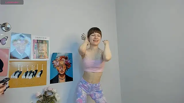 Snapshot of PearlMystic chatting on 11.18.25 PearlMystic online show from 11.18.25