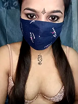 Snapshot of CUTE-567 chatting on 11.10.25 CUTE-567 online show from 11.10.25