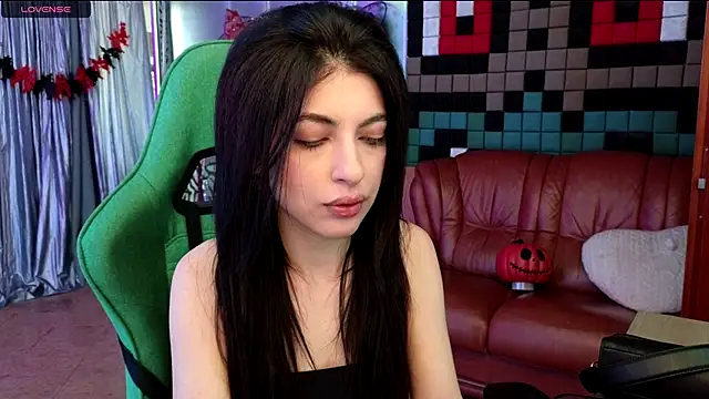 Snapshot of SinWolf_ chatting on 10.21.25 SinWolf online show from 10.21.25