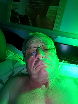 Snapshot of EleRohde chatting on 04.03.26 EleRohde online show from 04.03.26