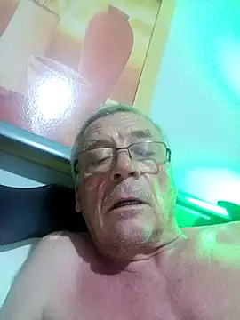 Snapshot of EleRohde chatting on 04.05.26 EleRohde online show from 04.05.26