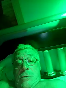 Snapshot of EleRohde chatting on 04.06.26 EleRohde online show from 04.06.26