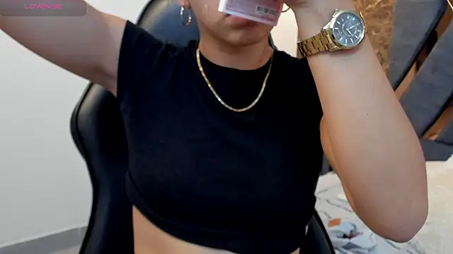 Snapshot of Vittoria_Conti_ chatting on 11.16.25 Vittoria Conti online show from 11.16.25