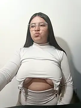 Snapshot of sofia_athome chatting on 11.03.25 sofia athome online show from 11.03.25