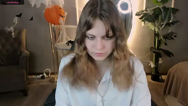 Snapshot of Ame_Chan chatting on 10.27.25 Ame Chan online show from 10.27.25