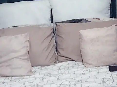 Snapshot of STOCKS24 chatting on 11.22.25 STOCKS24 online show from 11.22.25