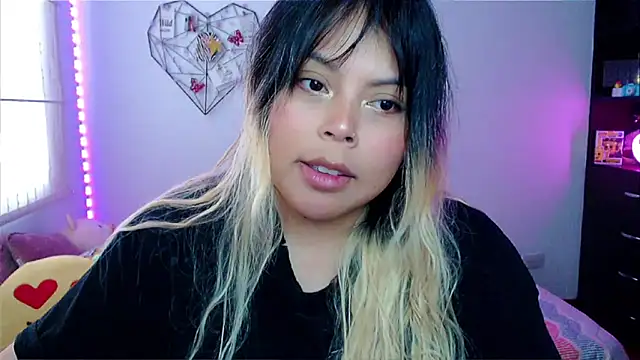 EllieMoonX online show from 04.13.26