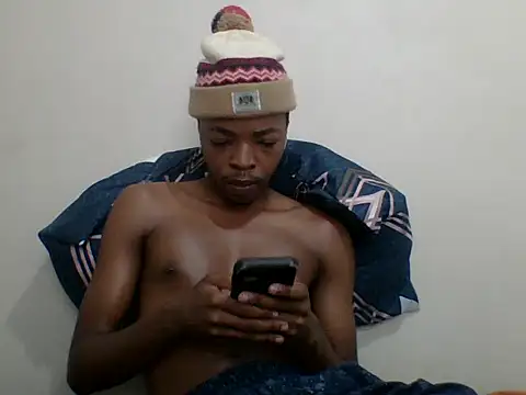 Snapshot of thesloucher chatting on 03.30.26 thesloucher online show from 03.30.26