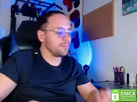 Snapshot of kurt_xx chatting on 10.29.25 kurt xx online show from 10.29.25