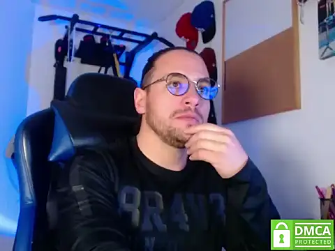 Snapshot of kurt_xx chatting on 10.30.25 kurt xx online show from 10.30.25