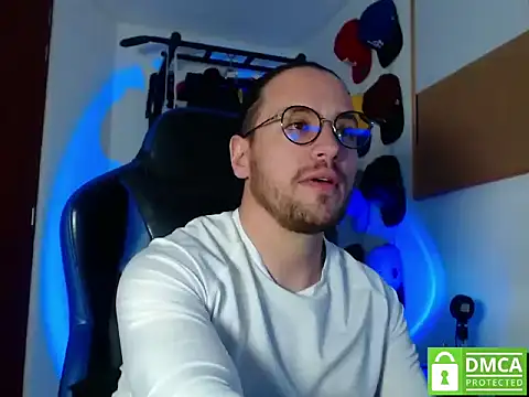 Snapshot of kurt_xx chatting on 11.05.25 kurt xx online show from 11.05.25