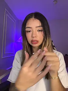 HoneyMollyX online show from 04.16.26