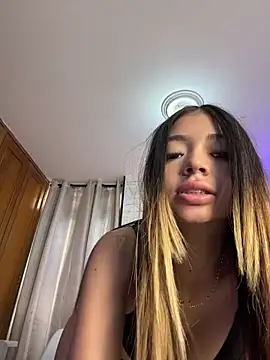 Snapshot of HoneyMollyX chatting on 06.15.26 HoneyMollyX online show from 06.15.26