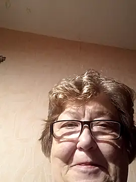 Snapshot of Katherine735 chatting on 10.28.25 Katherine735 online show from 10.28.25