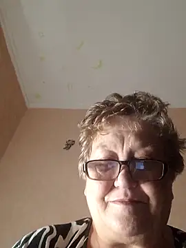 Snapshot of Katherine735 chatting on 12.17.25 Katherine735 online show from 12.17.25