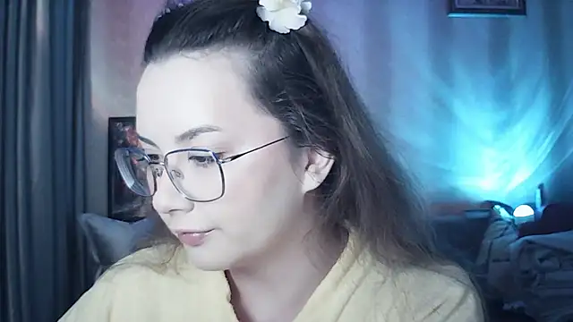 Snapshot of MoodieMira chatting on 05.28.26 MoodieMira online show from 05.28.26