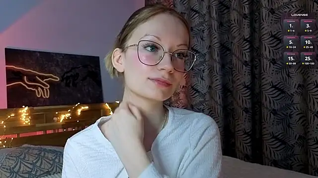 Snapshot of Edlin_gail chatting on 10.30.25 Edlin gail online show from 10.30.25