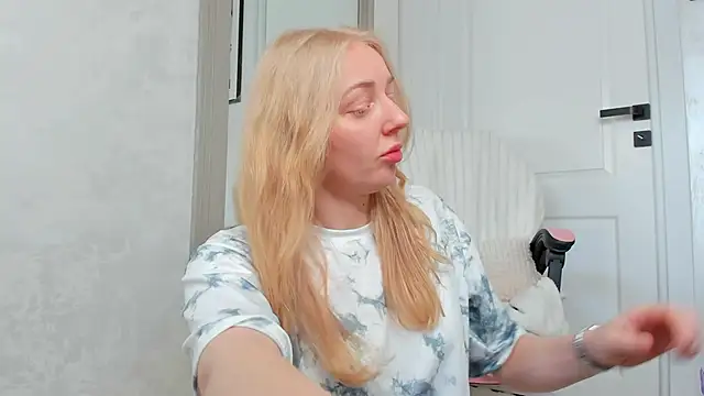 Snapshot of SundyRose chatting on 05.19.26 SundyRose online show from 05.19.26