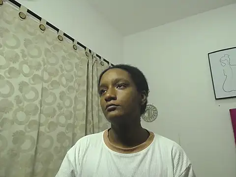 Snapshot of millysweetass chatting on 10.22.25 millysweetass online show from 10.22.25