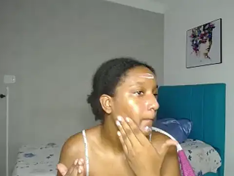 Snapshot of millysweetass chatting on 11.07.25 millysweetass online show from 11.07.25