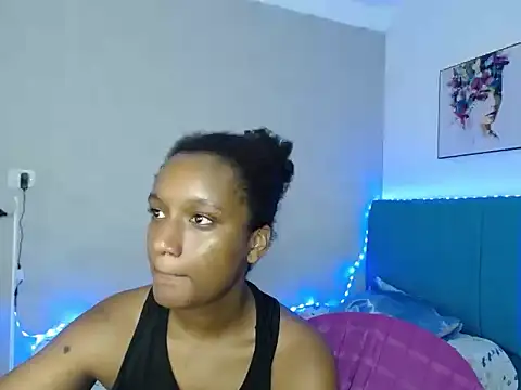 Snapshot of millysweetass chatting on 11.12.25 millysweetass online show from 11.12.25