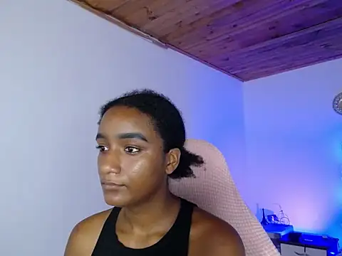 Snapshot of millysweetass chatting on 11.21.25 millysweetass online show from 11.21.25