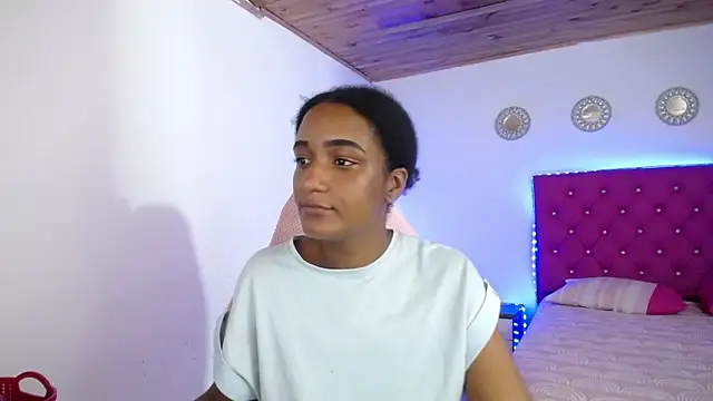 Snapshot of millysweetass chatting on 11.25.25 millysweetass online show from 11.25.25