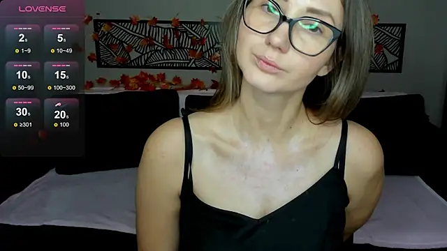 Snapshot of NikkiKiss__ chatting on 11.02.25 NikkiKiss online show from 11.02.25