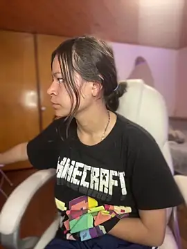 Ninfa pink online show from 12.15.25