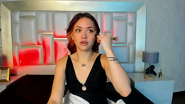 Snapshot of NameaRohouse chatting on 10.23.25 NameaRohouse online show from 10.23.25