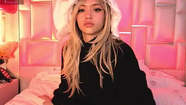 Snapshot of NameaRohouse chatting on 02.17.26 NameaRohouse online show from 02.17.26