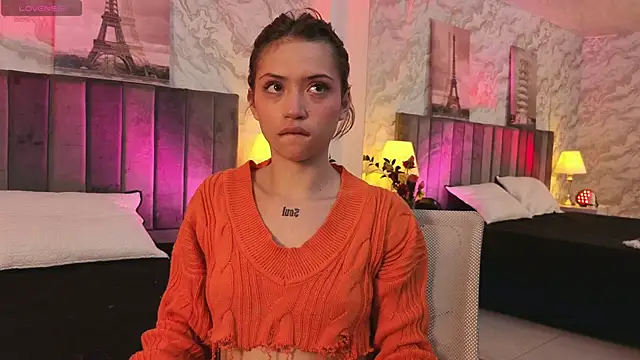 Snapshot of NameaRohouse chatting on 02.18.26 NameaRohouse online show from 02.18.26