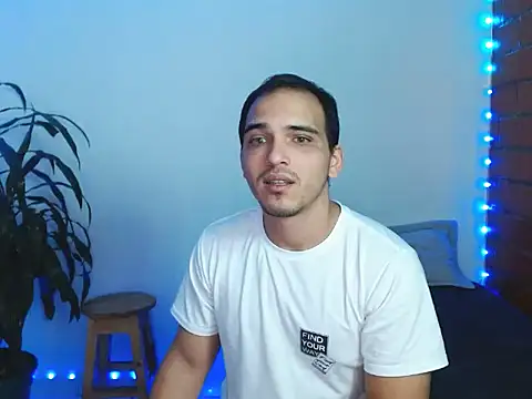 Snapshot of Maax3023 chatting on 11.05.25 Maax3023 online show from 11.05.25