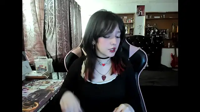 Maki Zein  online show from 11.06.25