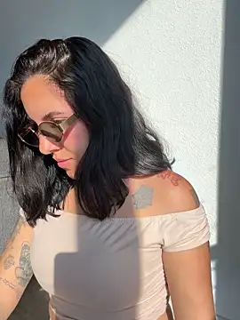 Snapshot of Lolathebaddie chatting on 10.15.25 Lolathebaddie online show from 10.15.25