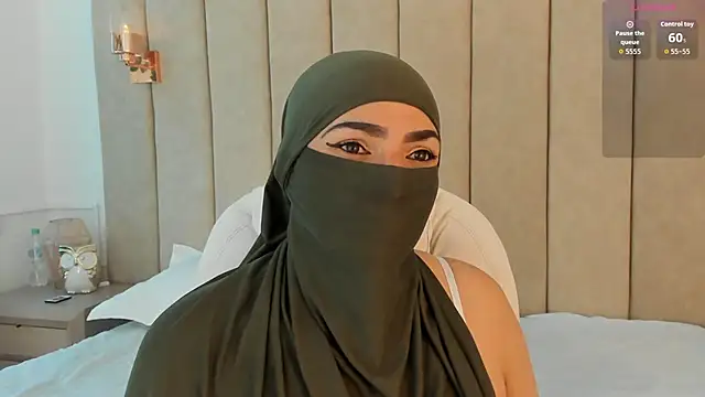  naylaa  online show from 12.16.25