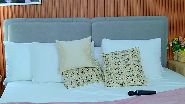 JulliRoss online show from 04.09.26