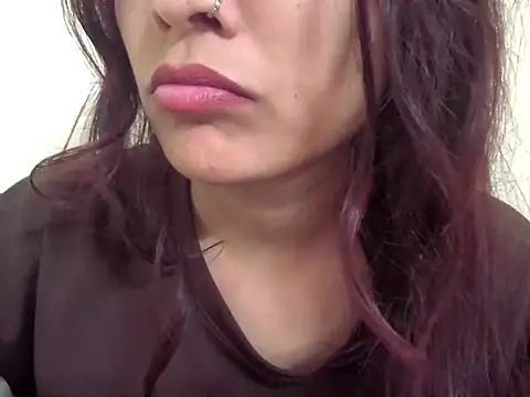 Snapshot of queen-_nazia chatting on 10.19.25 queen- nazia online show from 10.19.25