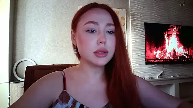 Snapshot of LolaMint_ chatting on 11.17.25 LolaMint online show from 11.17.25