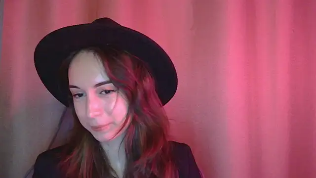 Snapshot of VeraLush chatting on 11.05.25 VeraLush online show from 11.05.25