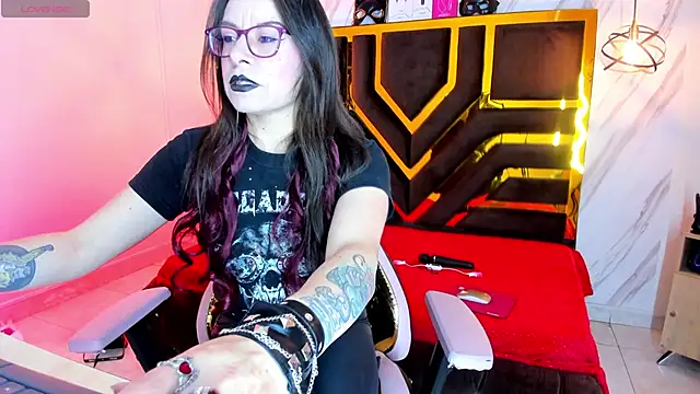 Evangelinejoness  online show from 10.16.25