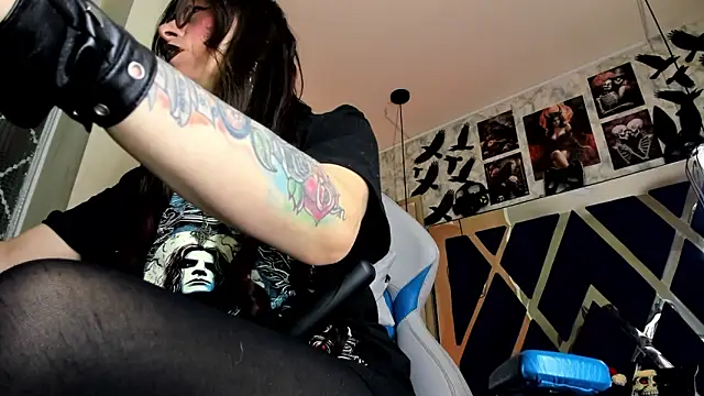 Snapshot of Evangelinejoness_ chatting on 02.01.26 Evangelinejoness online show from 02.01.26