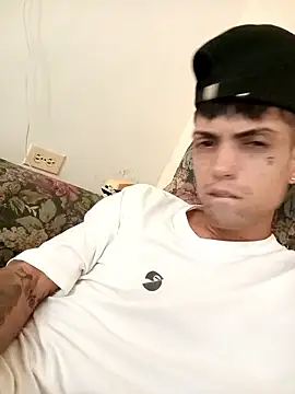 Snapshot of Laikerxxx chatting on 10.18.25 Laikerxxx online show from 10.18.25