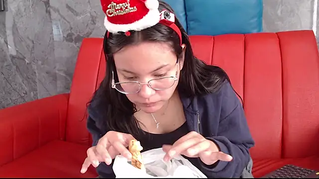 Snapshot of _kita chatting on 12.04.25 kita online show from 12.04.25