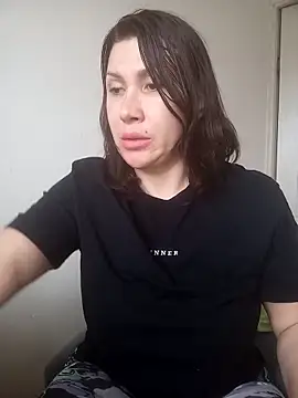 Snapshot of Ambika_beauty chatting on 04.18.26 Ambika beauty online show from 04.18.26