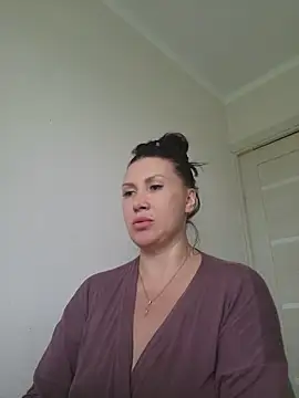 Snapshot of Ambika_beauty chatting on 05.17.26 Ambika beauty online show from 05.17.26