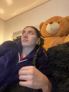 Snapshot of Moon_Magic chatting on 11.15.25 Moon Magic online show from 11.15.25