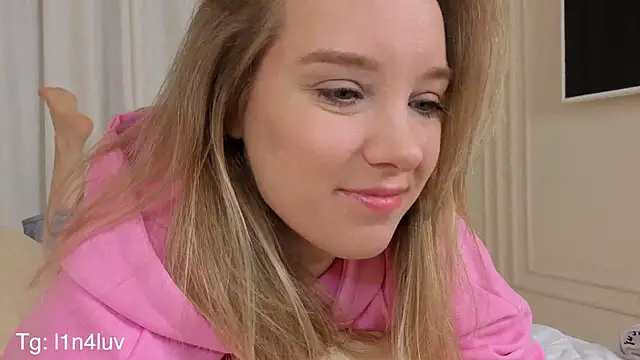 AIicaparkerc online show from 10.30.25