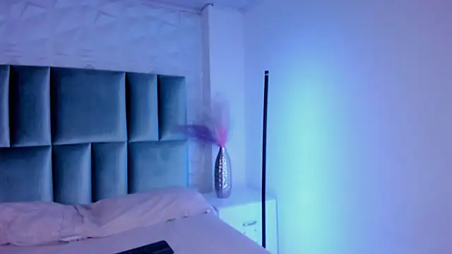 HollyPeach online show from 03.03.26